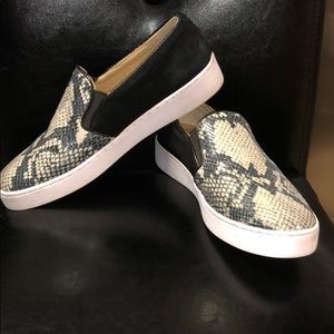 Vionic snake skin shoes